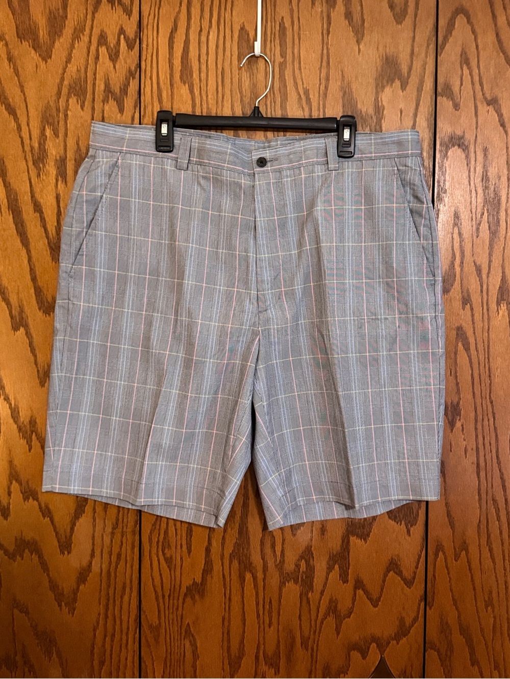 Cutter & Buck CB DryTec Men's Plaid Golf Shorts Size 40 Gray Stretch
